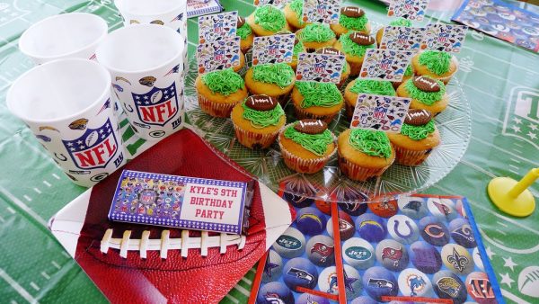 Decorate your table with football themed items.